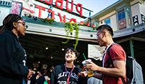 SPU students chat at Pike Place market while on the 2018 Early Connections excursion